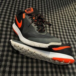 Nike running shoes men’s size 10